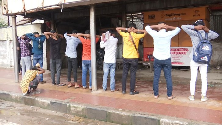 লকডাউনে আটক ৫০০, গ্রেফতার আড়াই শতাধিক