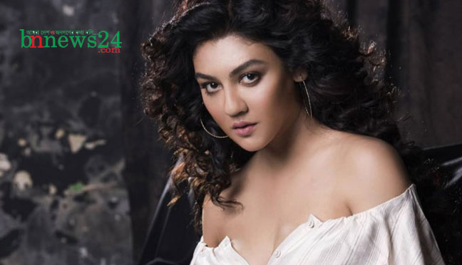 পোশাক নিয়ে নানা প্রশ্নের মুখে জয়া