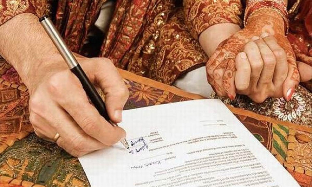 বিয়ের আগে অন্তঃসত্ত্বা, এআইজি'র হস্তক্ষেপে বিয়ে