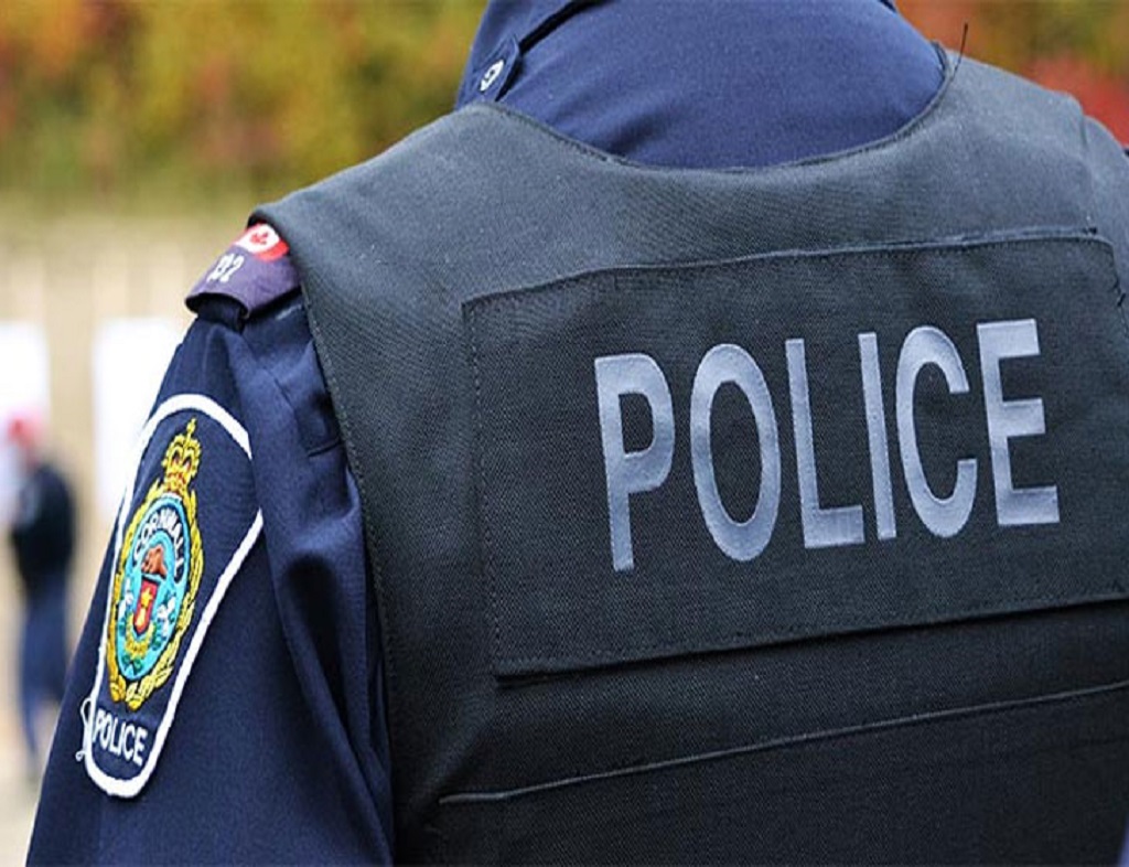 নি‌ষেধাজ্ঞা উপেক্ষা করে শিক্ষকদের কর্মস্থ‌লে আসতে বলায় পুলিশ হাজির