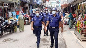 যশোরে শপিংমল গুলোতে পুলিশি নিরাপত্তা জোরদার