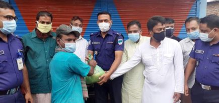 যশোরে কমিউনিটি পুলিশিং ফোরামের উদ্যোগে খাদ্য বিতরণ