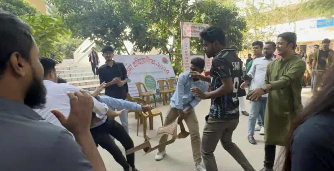 ছাত্রদলের দুই গ্রুপের হাতাহাতি, শিক্ষকের কক্ষেও হট্টগোল