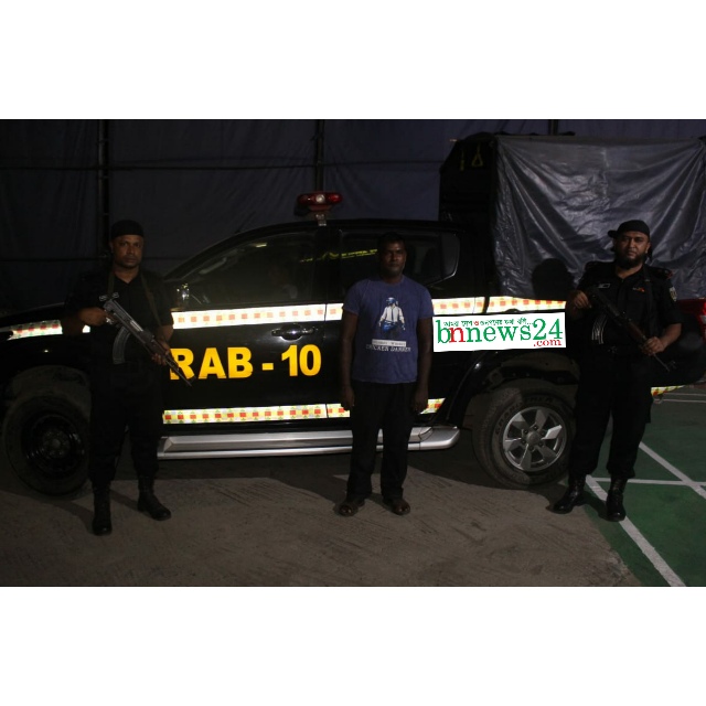 রাজধানীর বংশালে বিয়ার সরবরাহকারী কে আটক করেছে র্যাব-১০